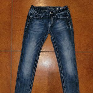 Miss Me 27x32 Skinny Denim Jeans JP546553 Button is discolored.